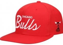 Mitchell & Ness Chicago Bulls Vintage Script Red Hardwood Classics Snapback Cap Kappe Basecap