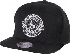 Mitchell & Ness Cleveland Cavaliers 18121 Wool Solid Black White Snapback Cap Kappe Basecap